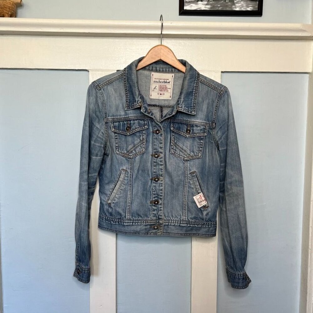 Vintage Anchor Blue Women's Light Wash Denim Jacket With Button Front & Pockets